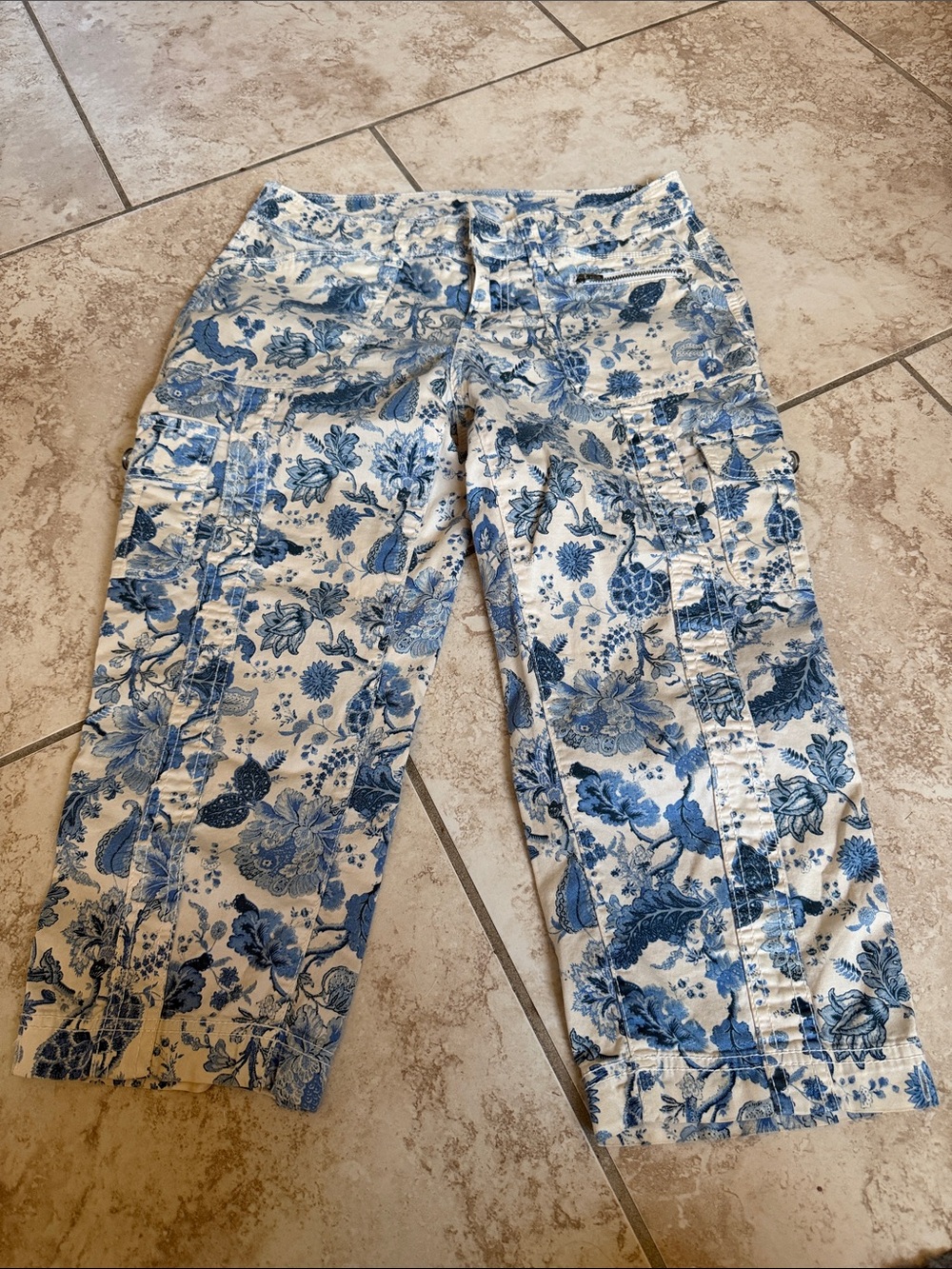 Floral toile blue and cream cargo capris size unknown but small probably